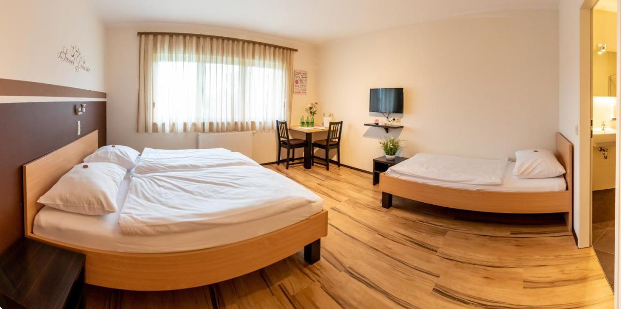 Gaestehaus Moser Mönchhof Buitenkant foto