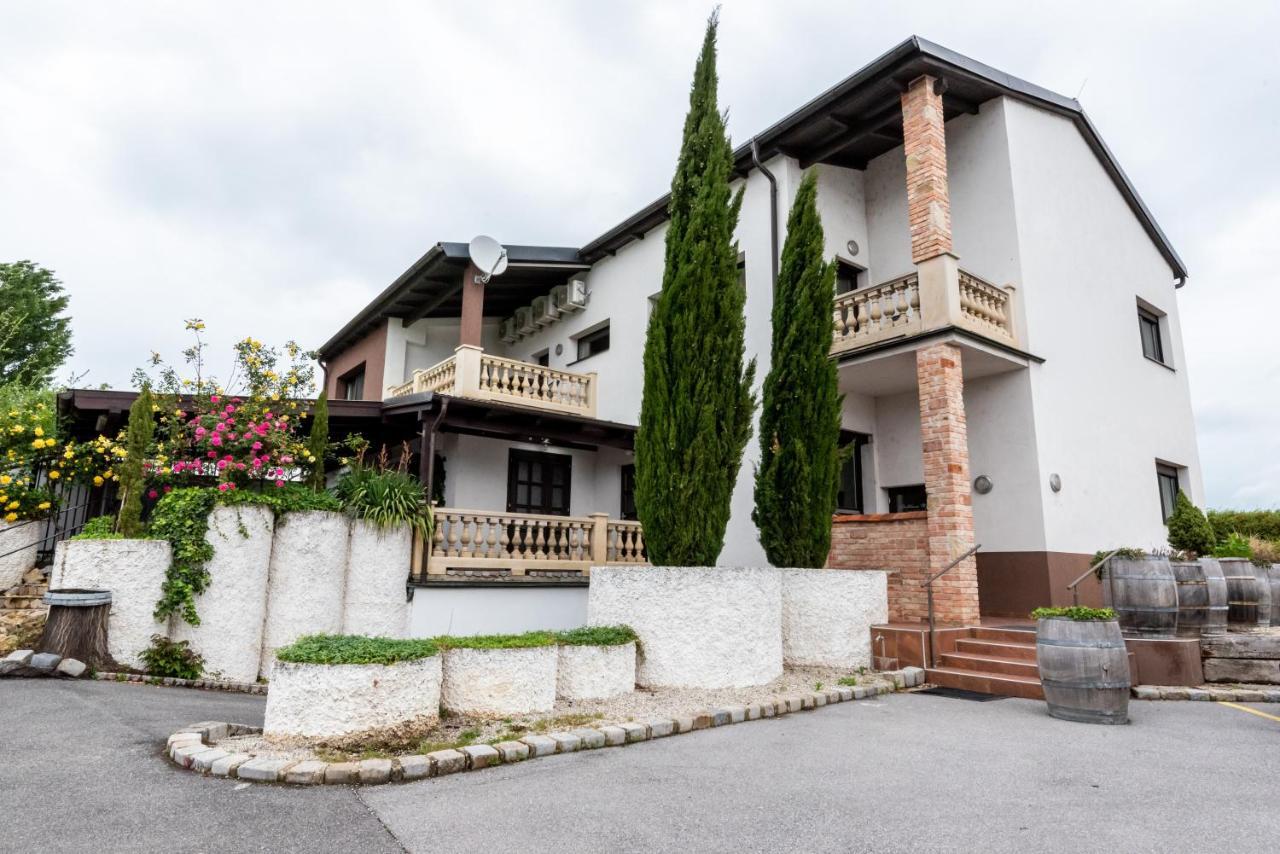 Gaestehaus Moser Mönchhof Buitenkant foto
