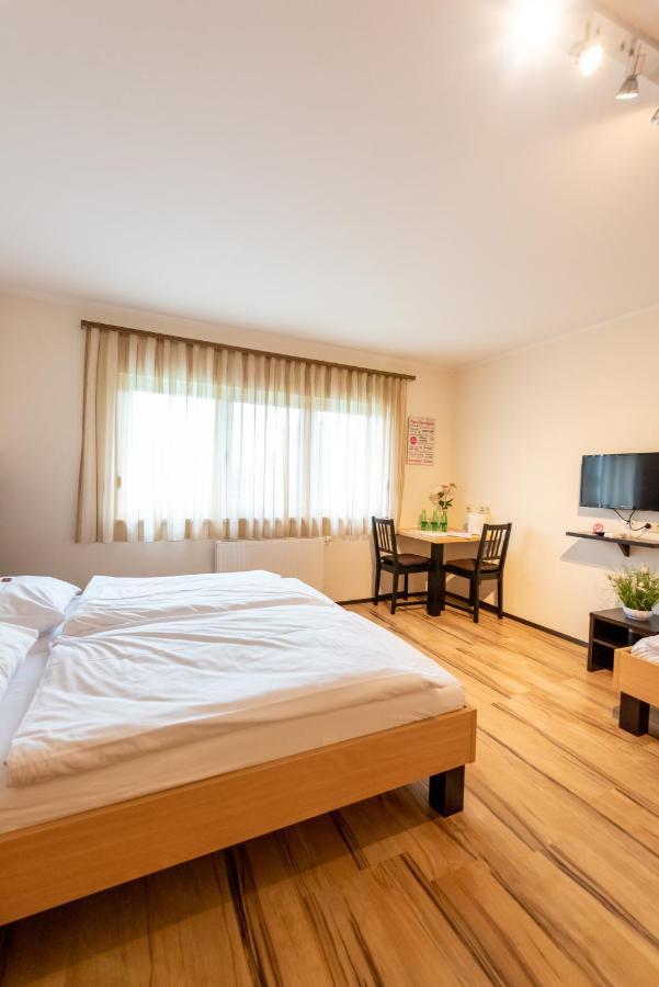 Gaestehaus Moser Mönchhof Buitenkant foto